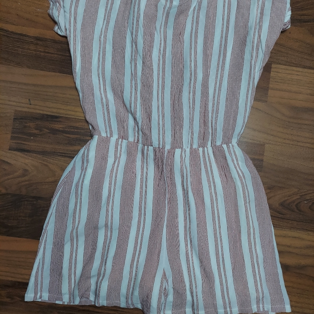Luxology Women's Romper - Picture 4 of 6